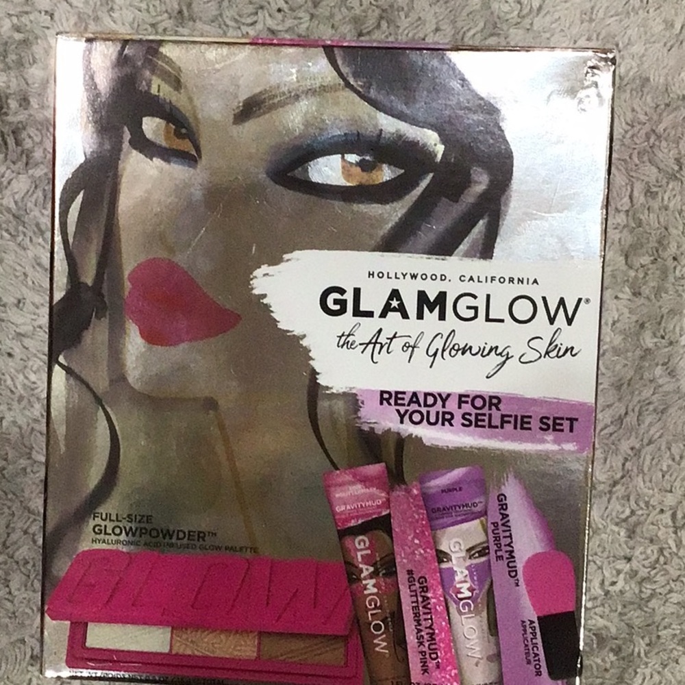 GlamGlow the art of glowing skinned in box